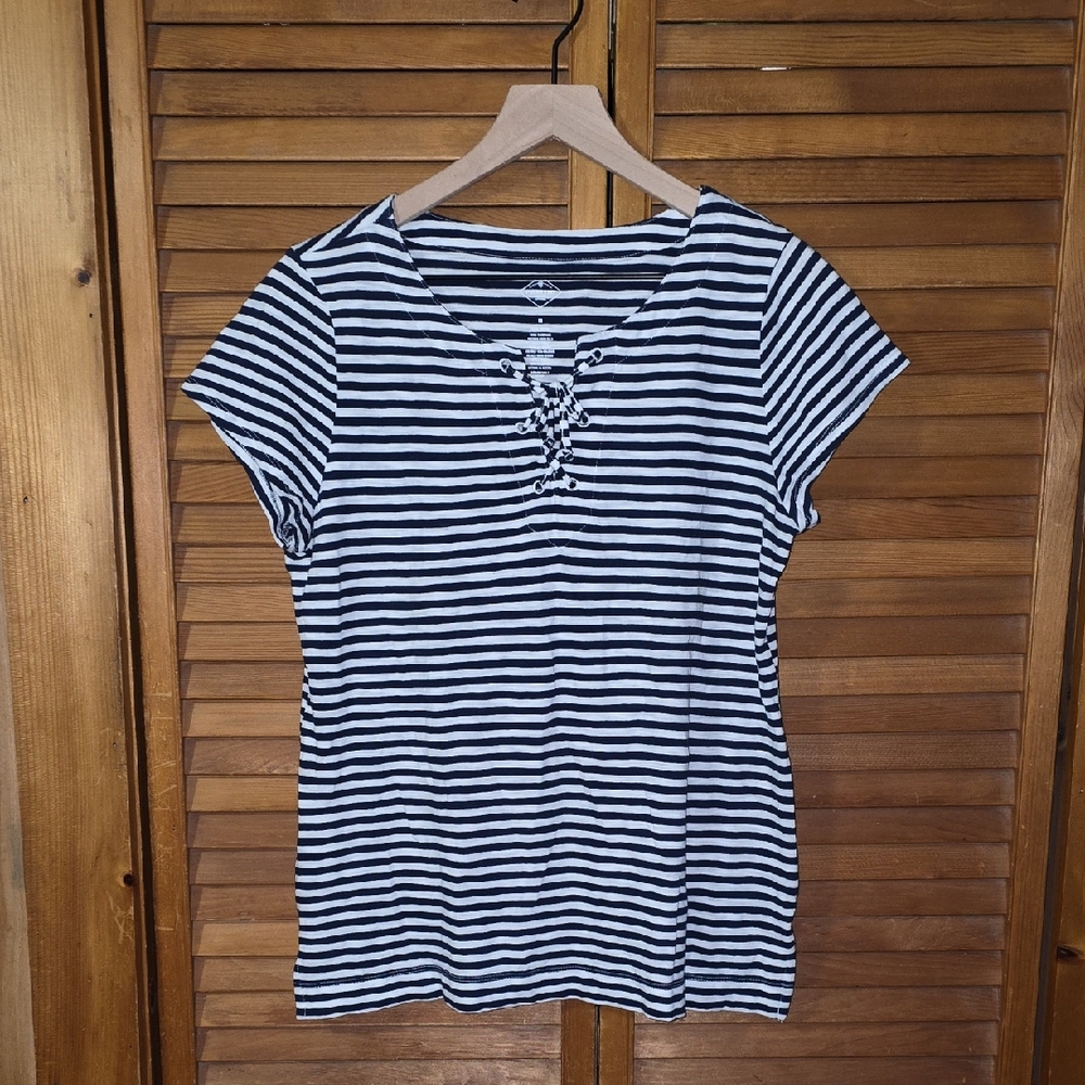 St John's Bay Short Sleeve Tee Size M